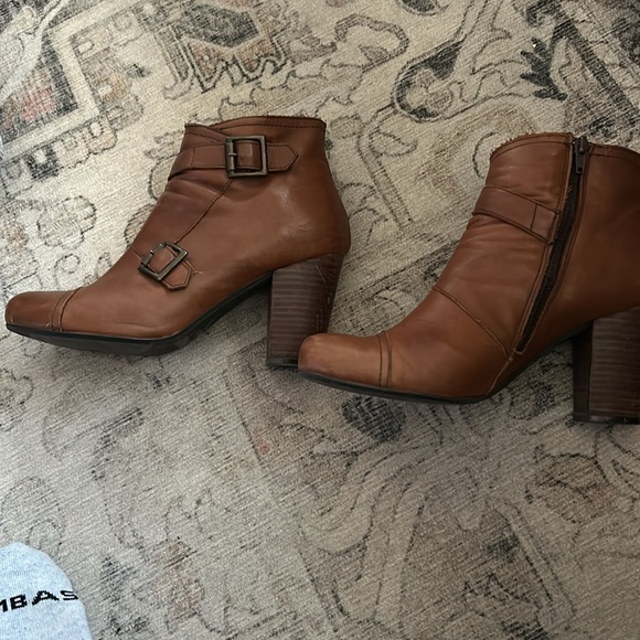 KB Leather Boots - Picture 2 of 5